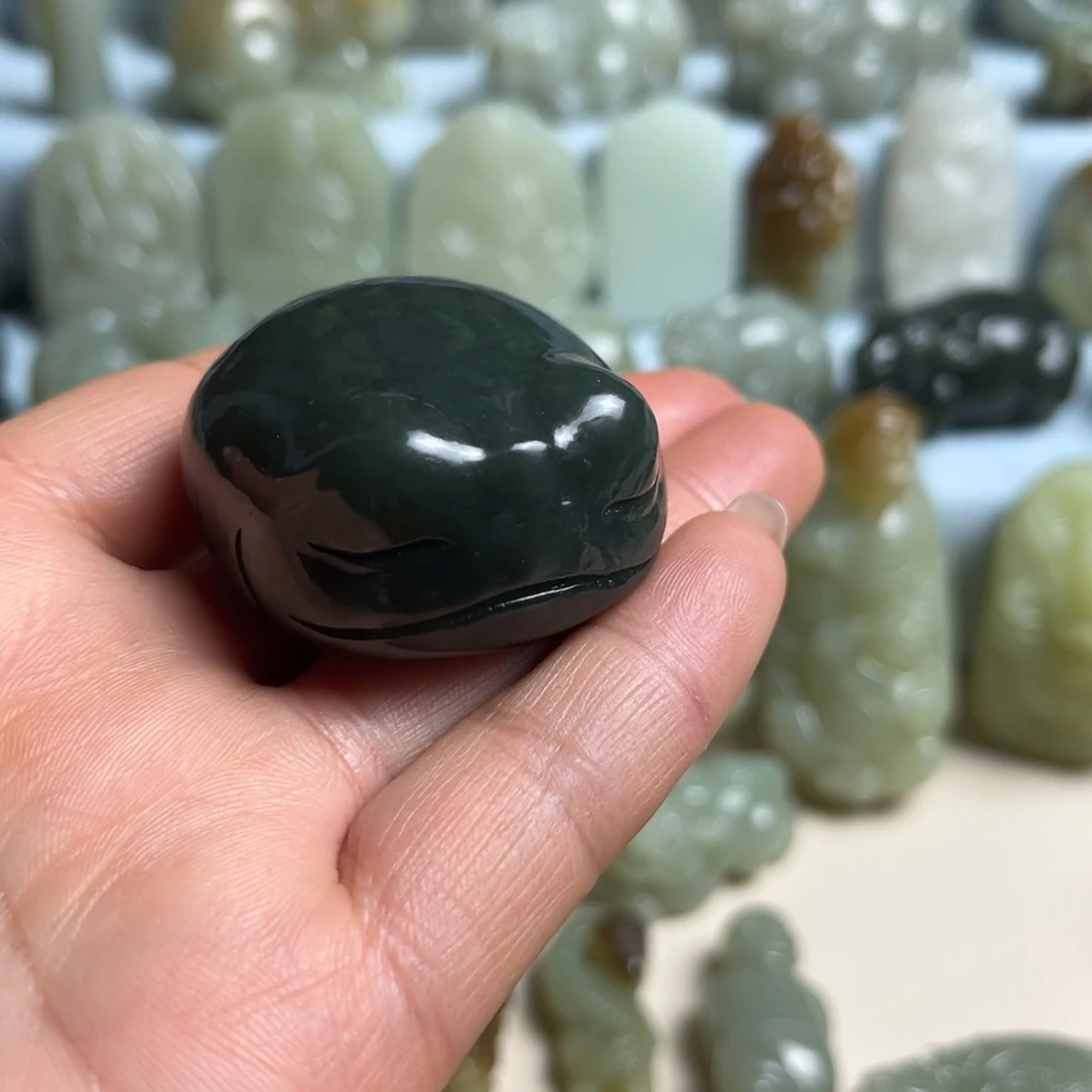 枫***镇和田玉未镶嵌把件