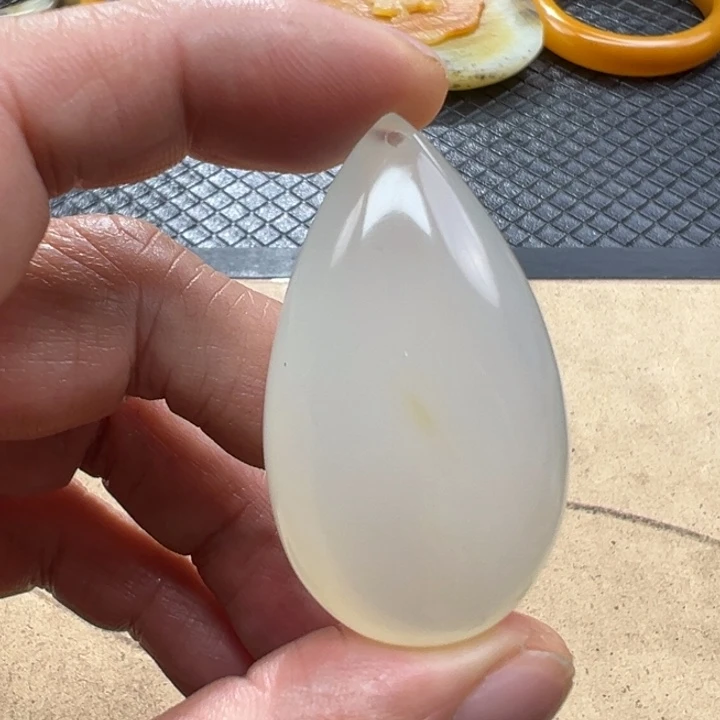 石英质玉（黄龙玉）颈饰未镶嵌