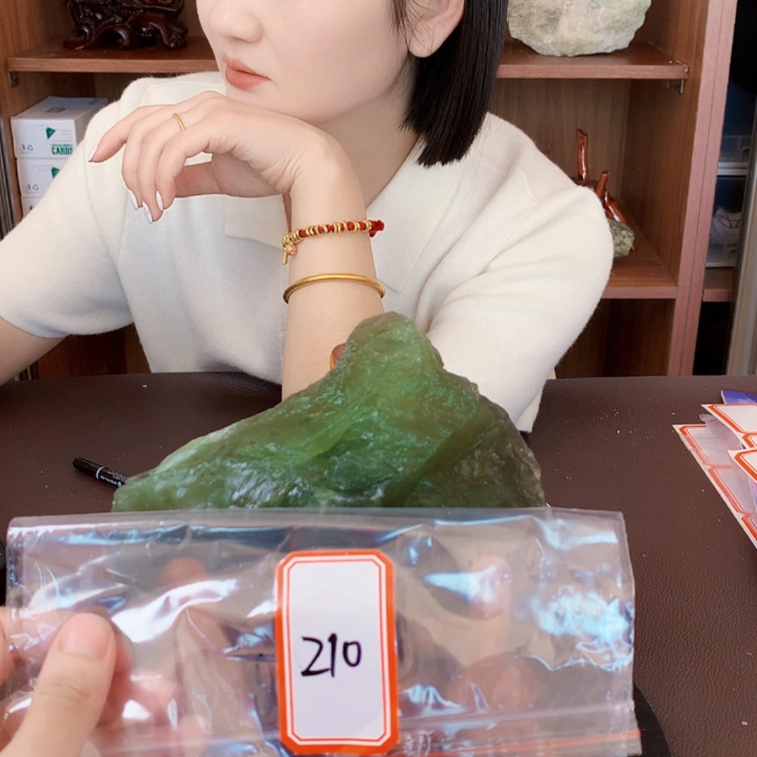 蛇纹石玉蛇纹石玉未镶嵌巴*-