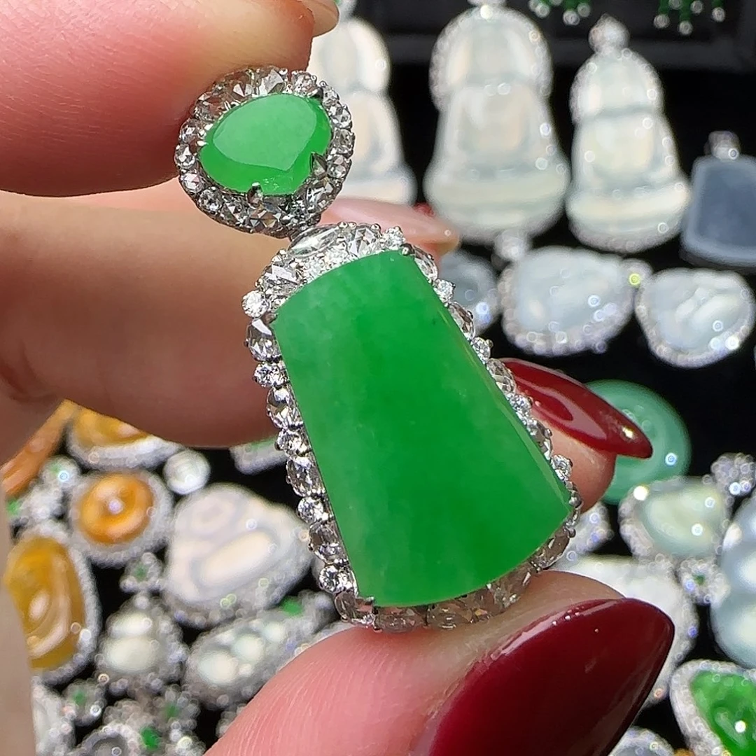 翡翠18K金镶嵌颈饰天然翡翠