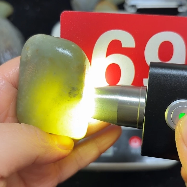 和田玉（糖玉）未镶嵌挂件