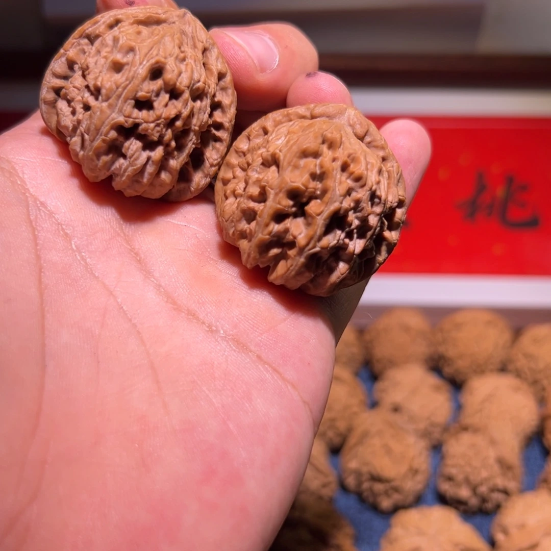 吊坠文玩核桃38练手白狮子，红皮，看好扣，福利大漏不退不换