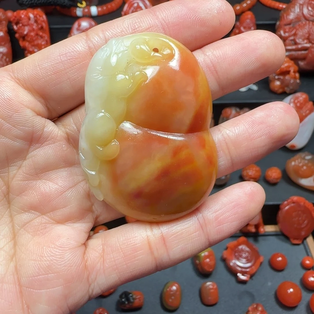 南红玛瑙挂件未镶嵌