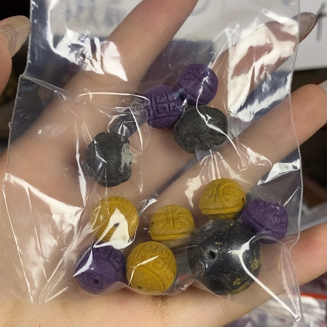 泥塑异形珠10颗+黑龙1.8金箔珠