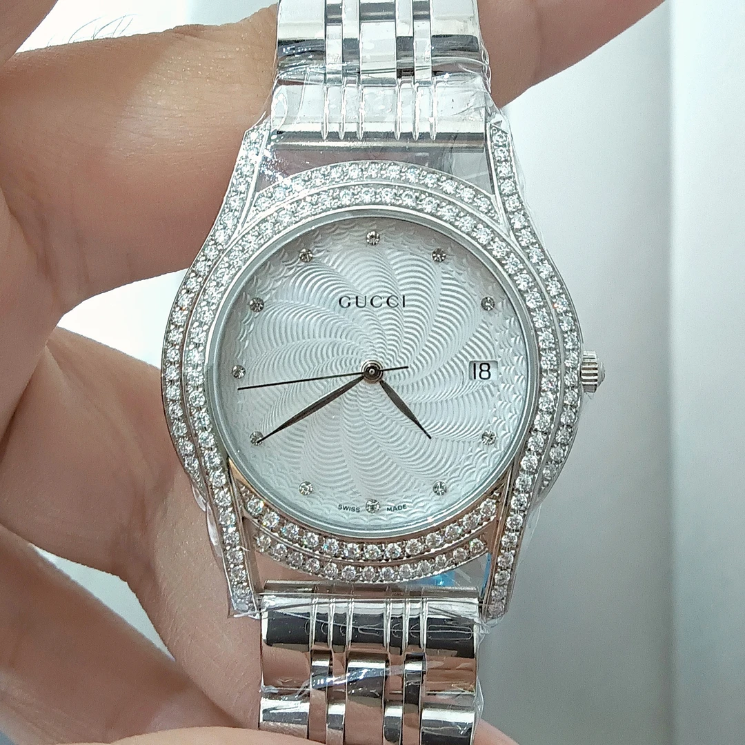 95新 GUCCI/古驰 石英表后镶钻盘35/256104309