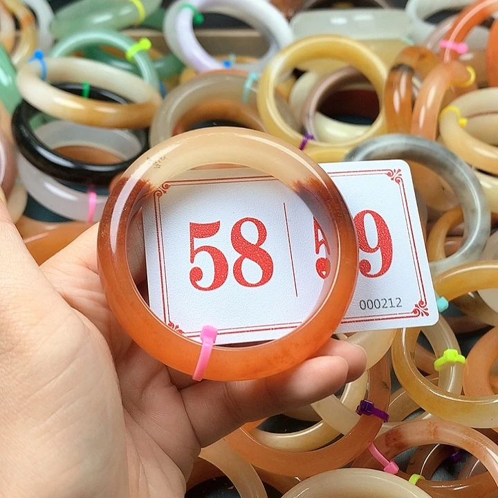 未镶嵌石英质玉（黄龙玉）手镯