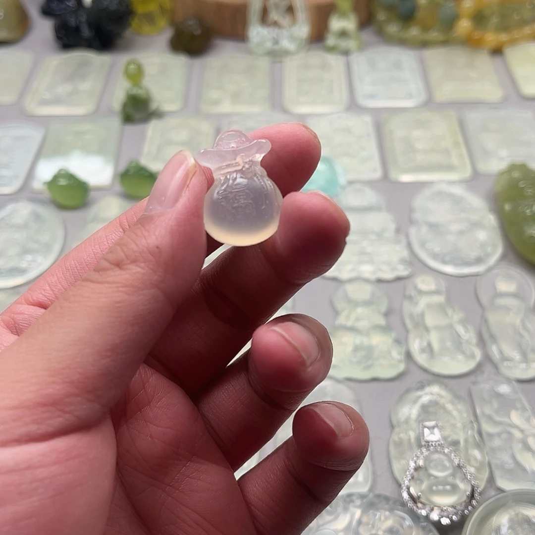 蛇纹石玉颈饰未镶嵌囊****