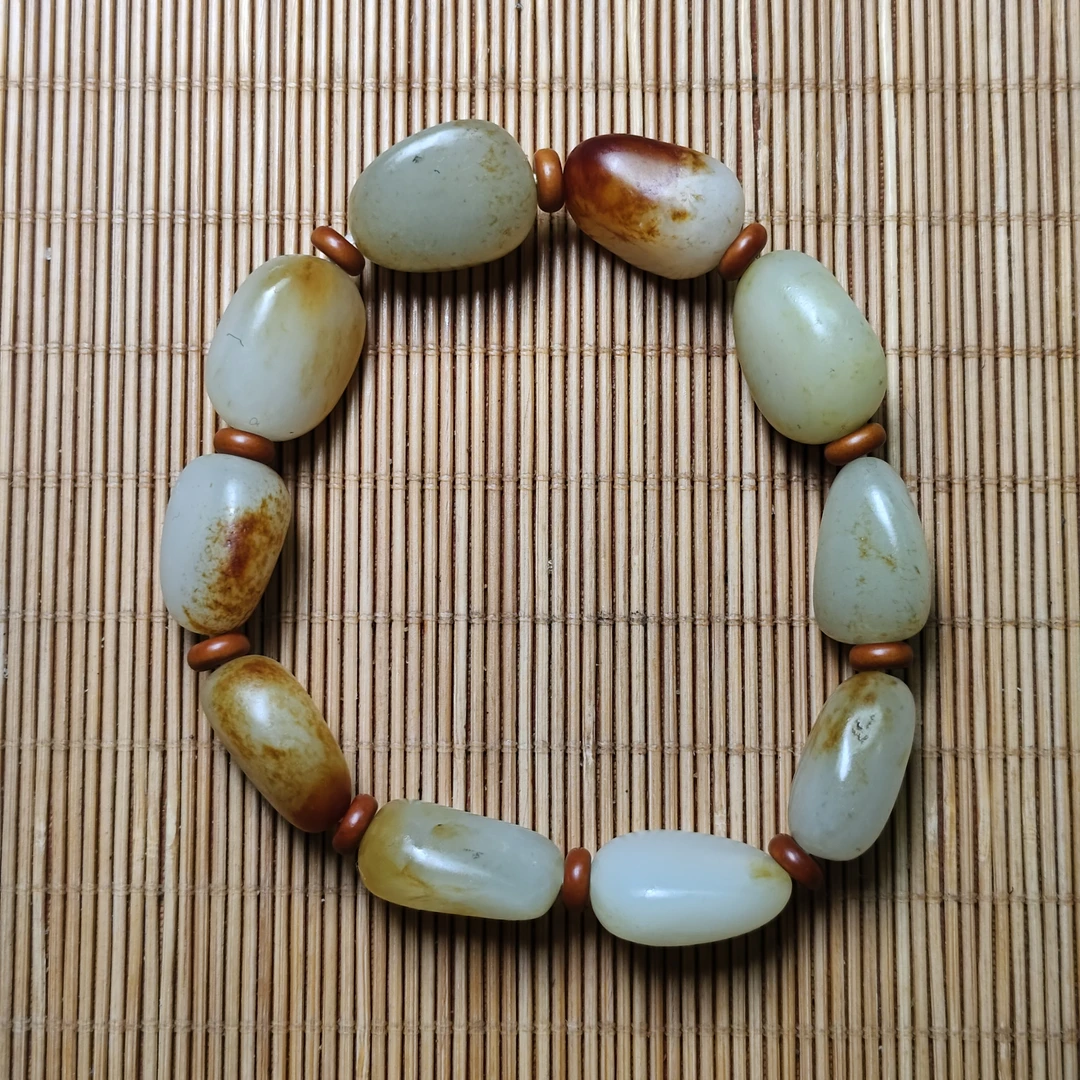 新疆和田玉手串64克