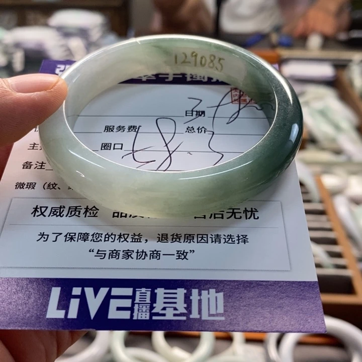 翡翠手镯未镶嵌翡翠手镯未镶嵌