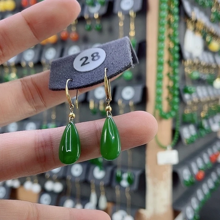 18K金镶嵌和田玉耳饰