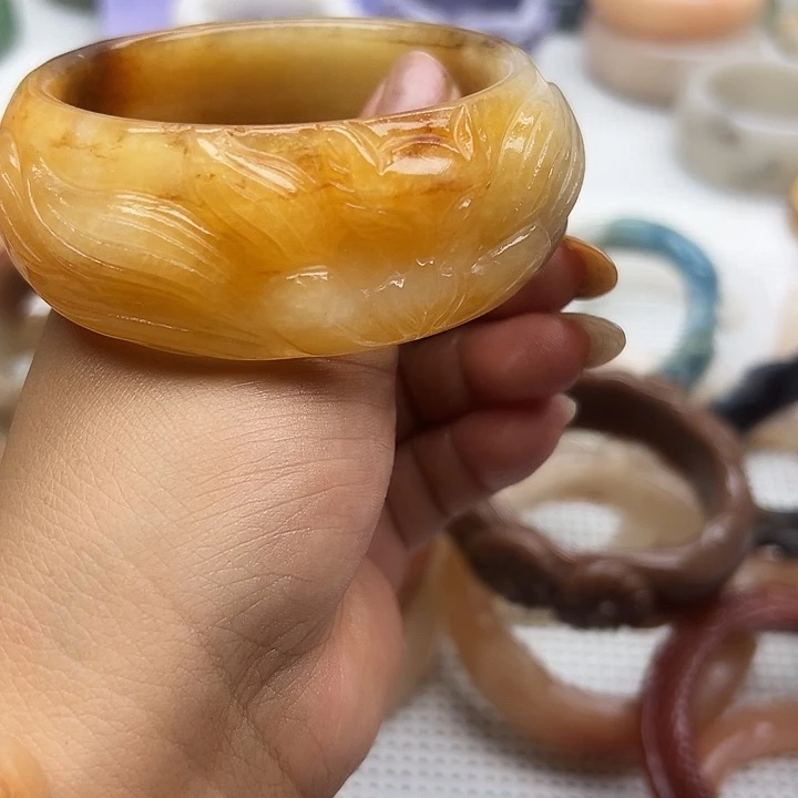 石英岩玉手镯未镶嵌境****ə