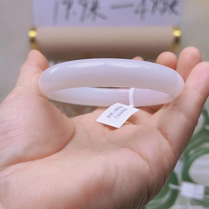 石英质玉未镶嵌手镯白色101/60.4