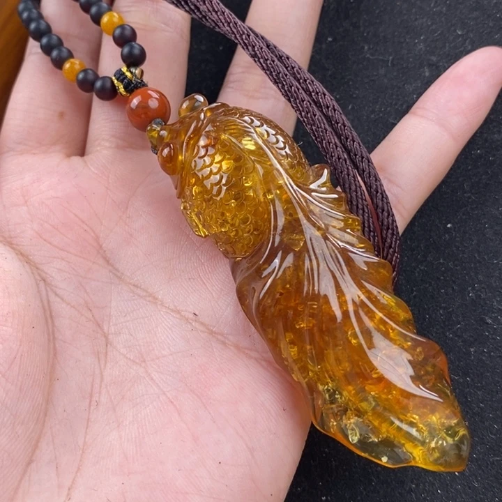 未镶嵌琥珀珠宝奇石