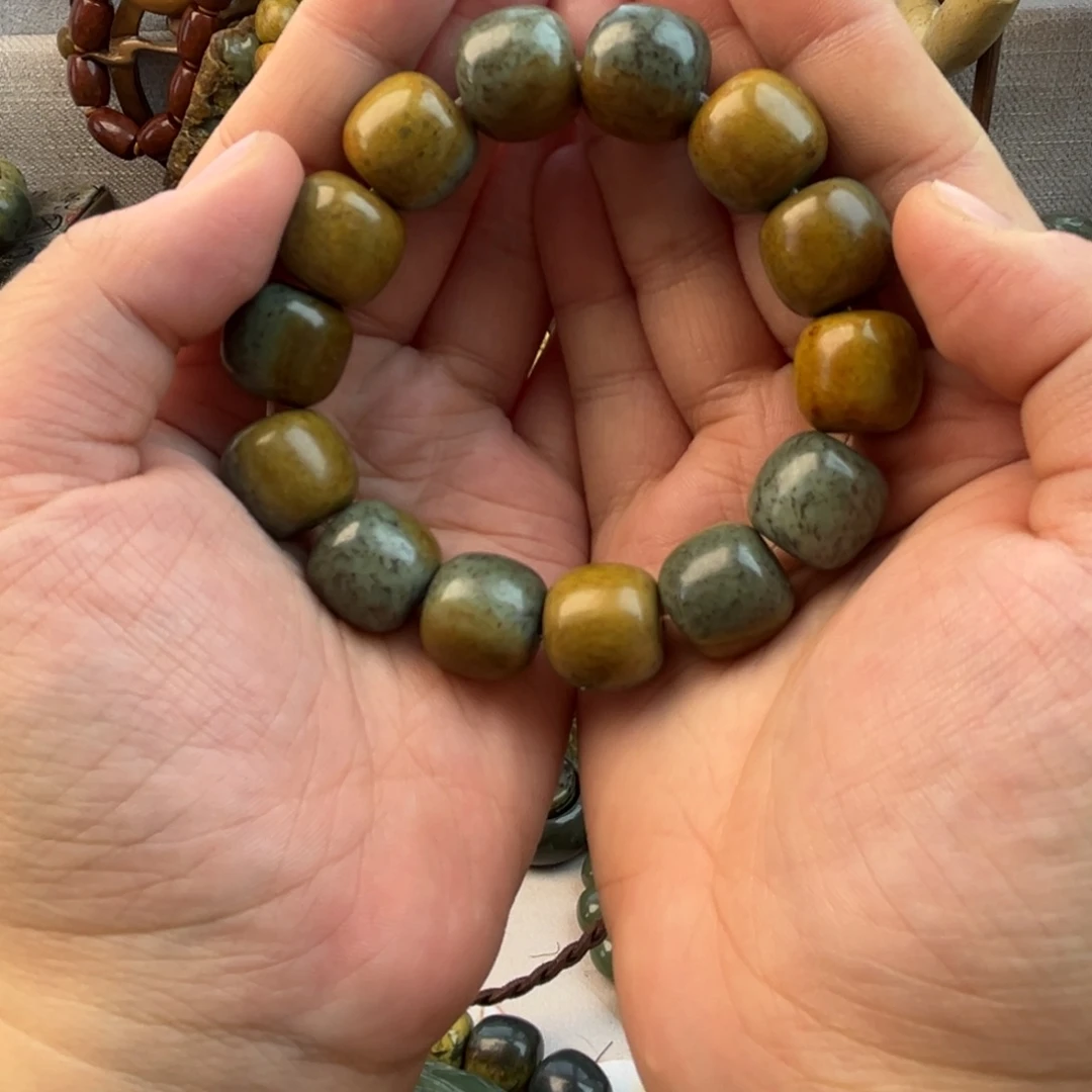 岫岩河磨玉（透闪石质玉）手串未镶嵌胡***?