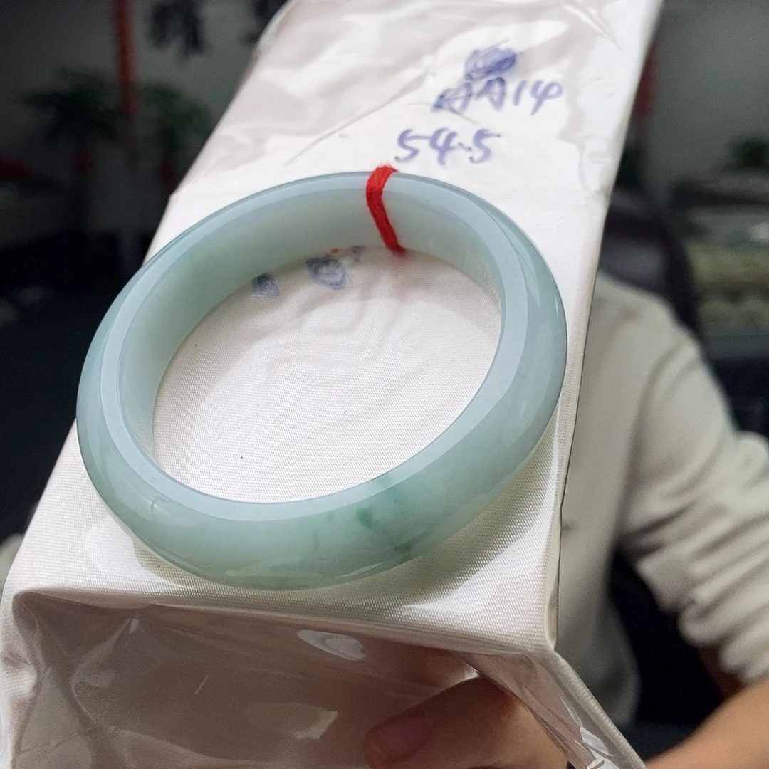 翡翠手镯未镶嵌拍一发一