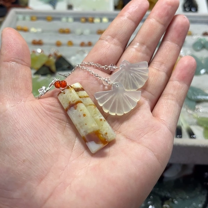 蛇纹石玉合金耳饰