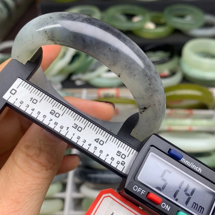 蛇纹石玉未镶嵌手镯1038