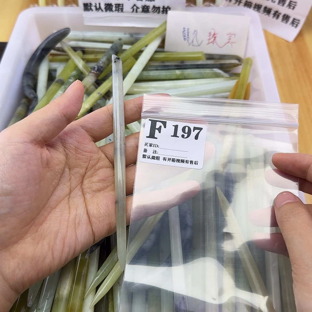 蛇纹石玉发饰合金漆*
