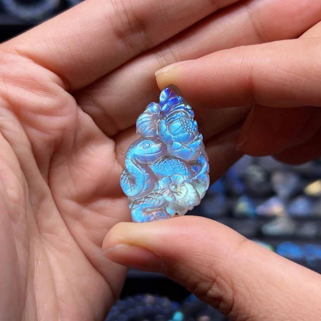 长石裸石尤*蛇牌吊坠