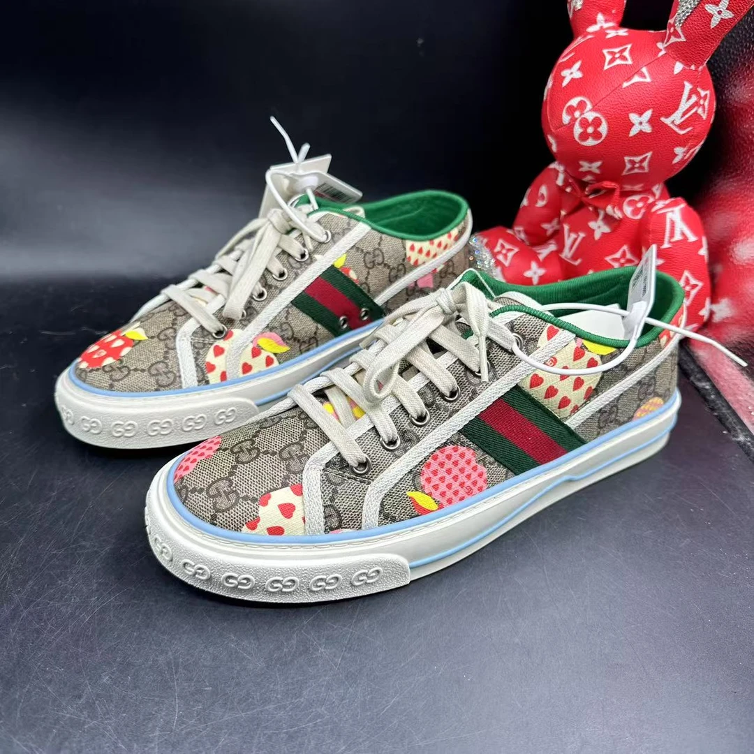 95新 GUCCI/古驰 男士棕色苹果老花休闲时尚1977板鞋41欧码kke129