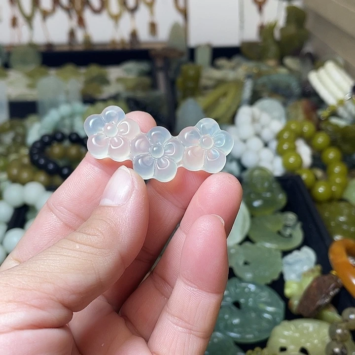 未镶嵌绿泥石云母质玉（岫岩玉）颈饰