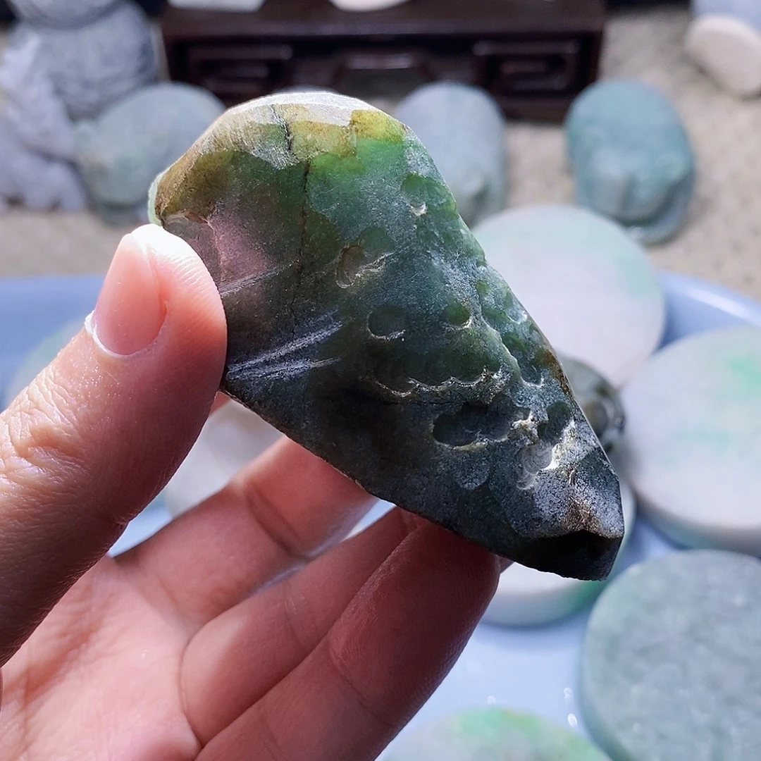 苏***氏翡翠未镶嵌颈饰9888