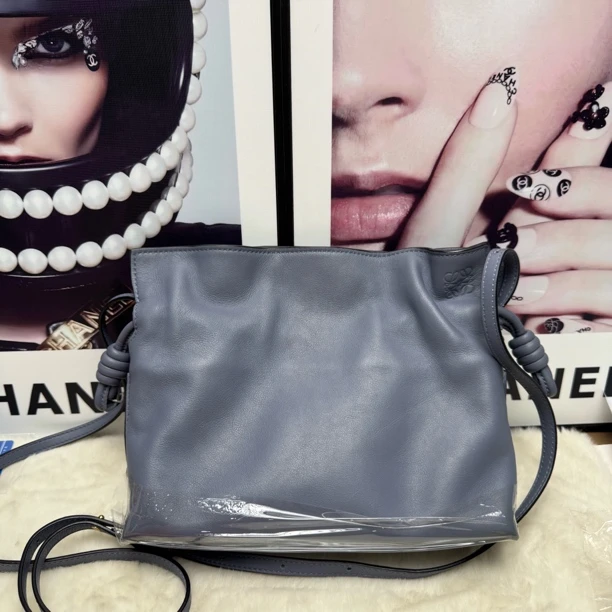 99新 LOEWE/罗意威 蓝色福袋斜挎包J