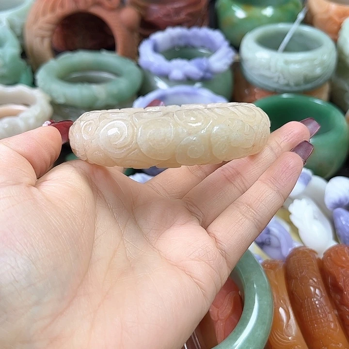 石英质玉手镯未镶嵌嘟*妹