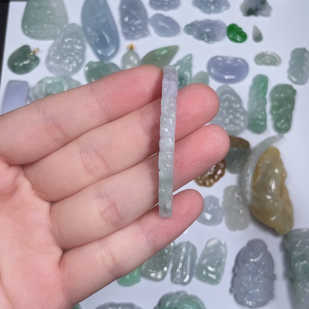 大***国翡翠未镶嵌颈饰翡翠挂饰