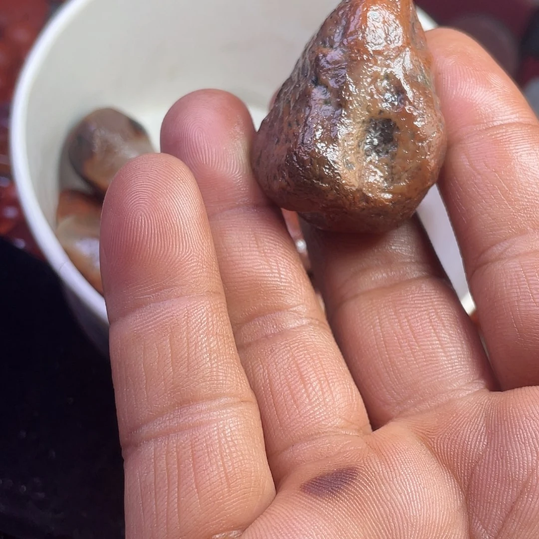 姣***南红玛瑙未镶嵌川料南红纯手工手工打磨