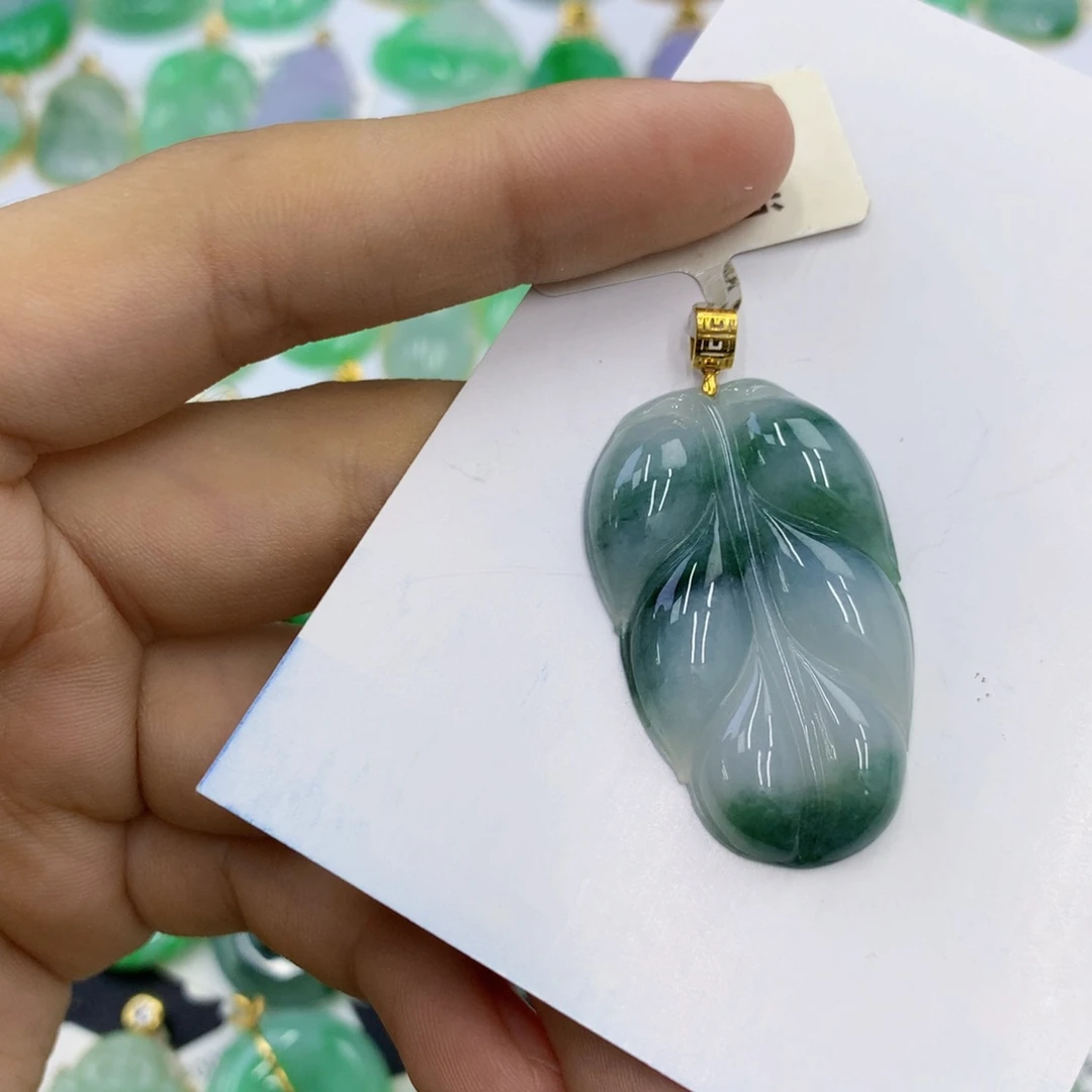 翡翠18K金镶嵌颈饰翡翠
