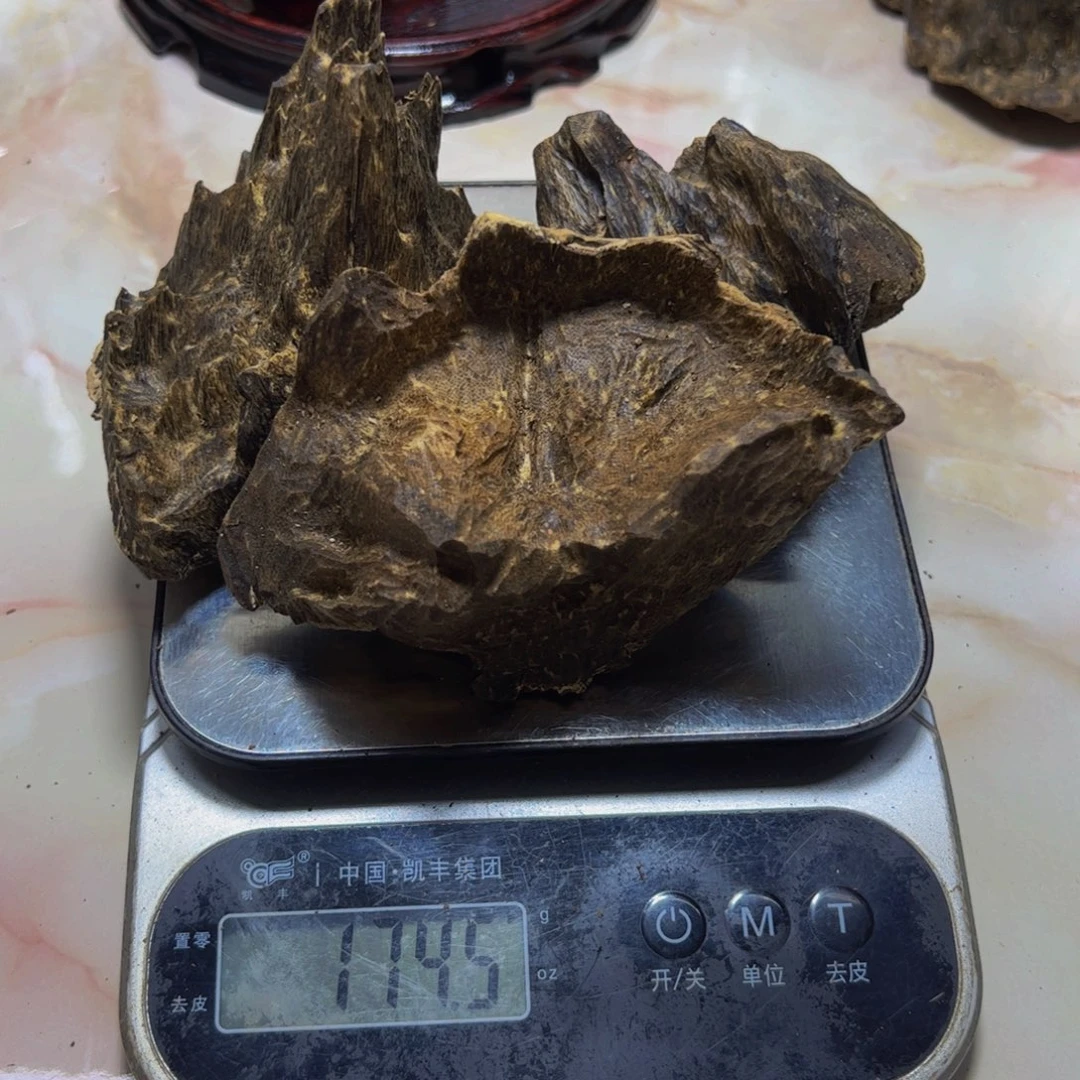 沉香木手把件用****0沉香老包头