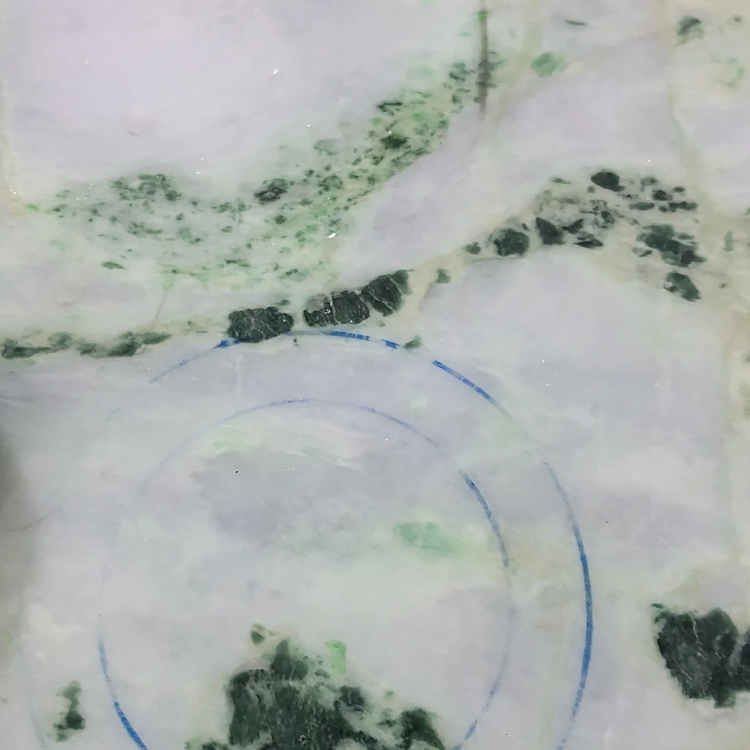 区***生翡翠未镶嵌颈饰边角料