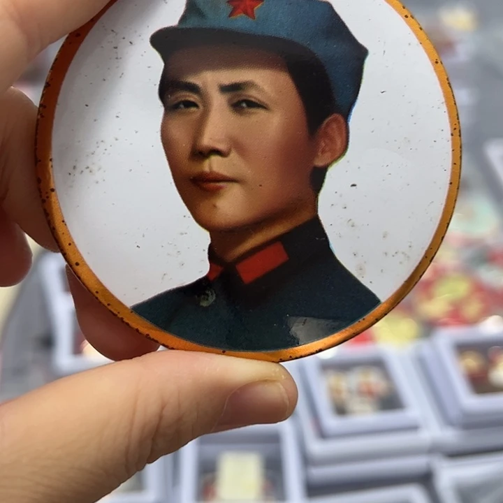 金边八角帽铁章，品相如图，看好下单，不退不换，保真