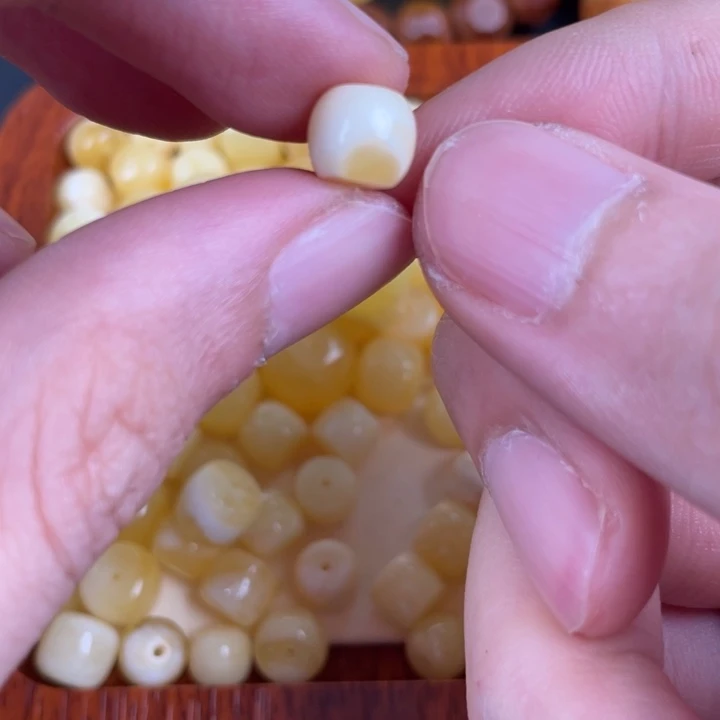 琥珀裸石未镶嵌天然84