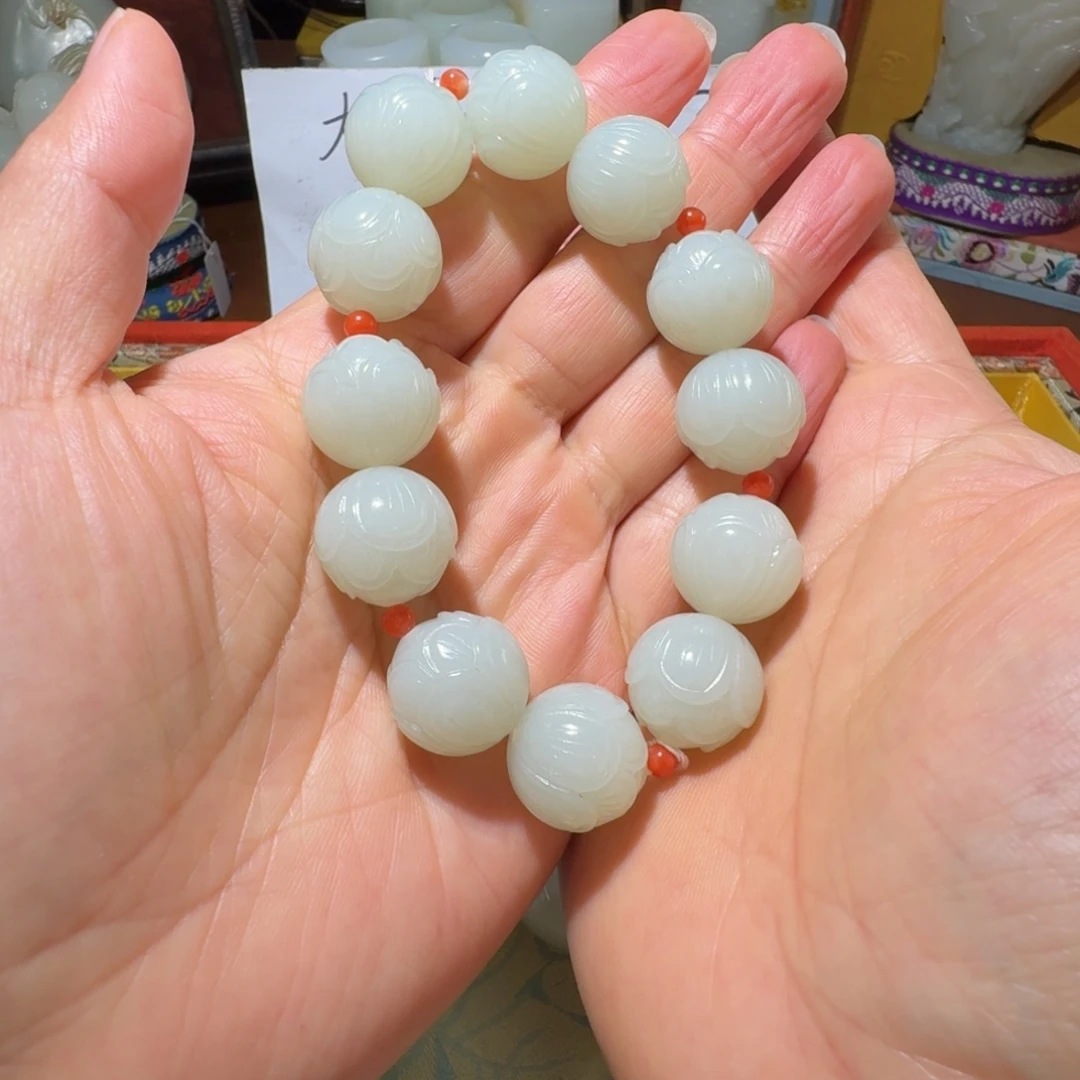 和田玉未镶嵌把件