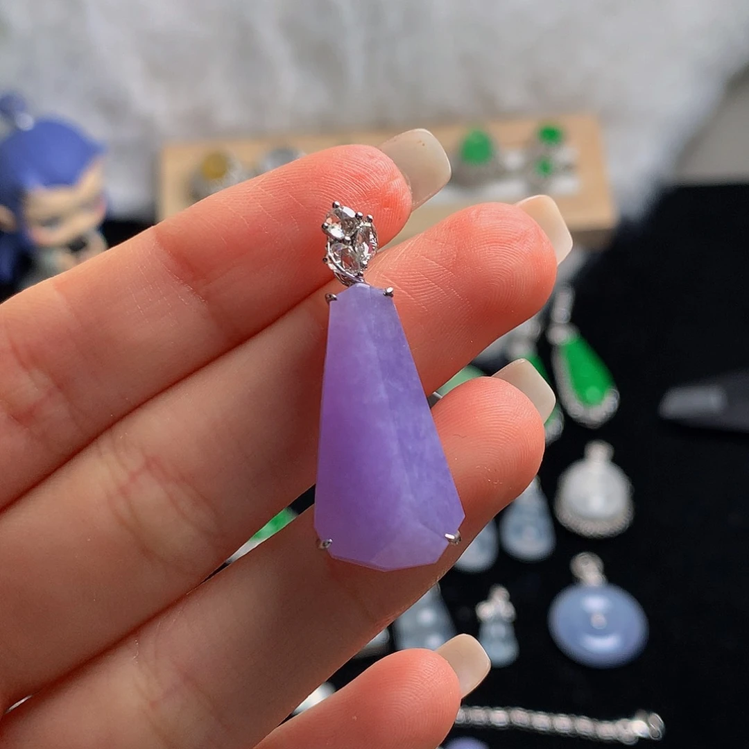 颈饰18K金镶嵌翡翠