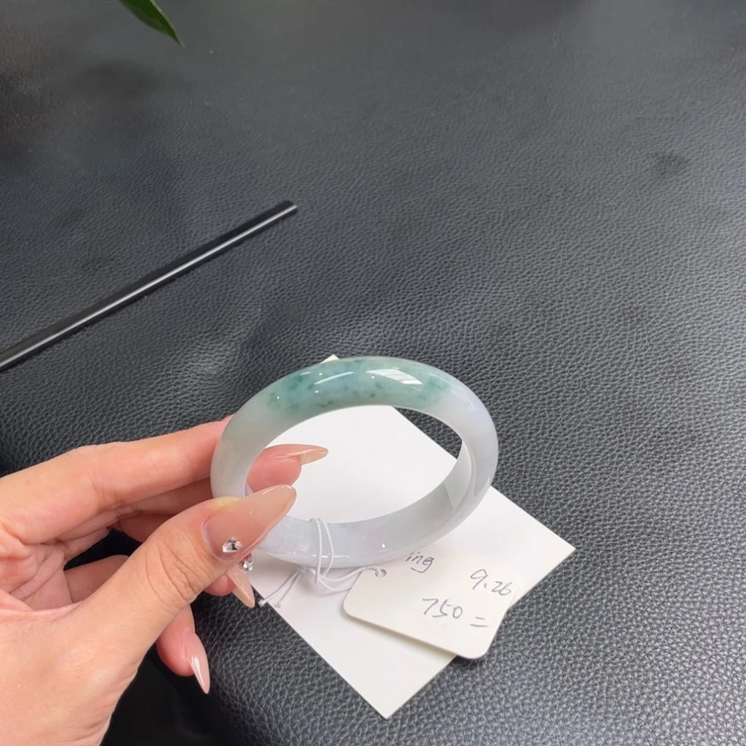 翡翠未镶嵌手镯手镯