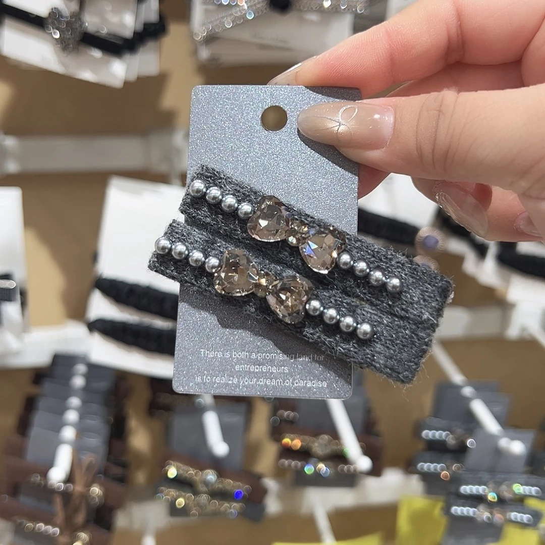 非金属灰色蝴蝶结钻鸭夹一对