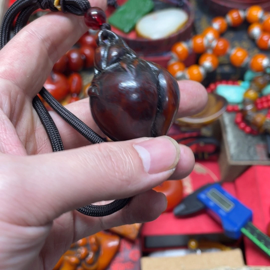 琥珀裸石未镶嵌好物推荐如图所示