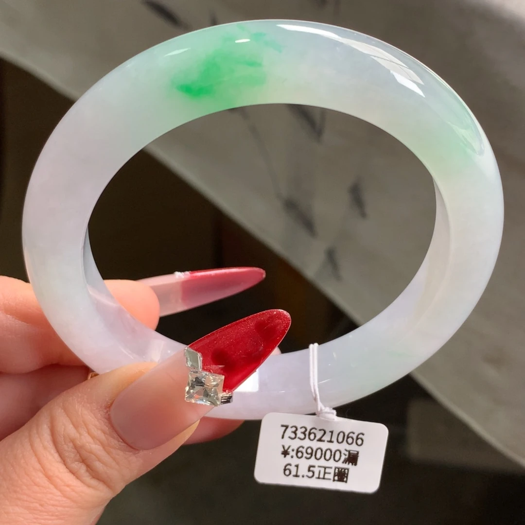 翡翠手镯未镶嵌糯冰飘绿厚装大圈