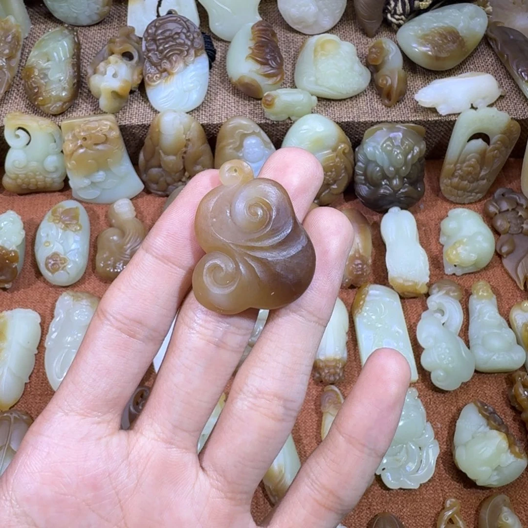 和田玉未镶嵌颈饰