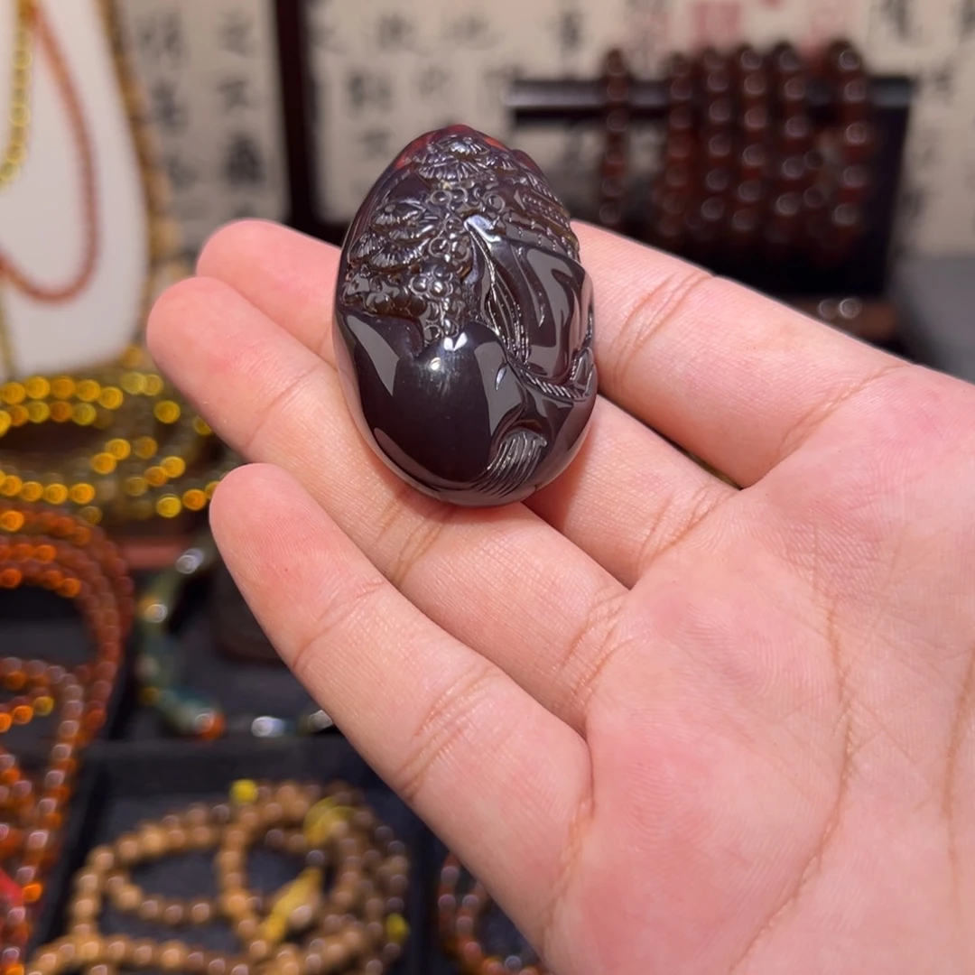 未镶嵌颈饰琥珀山水吊坠