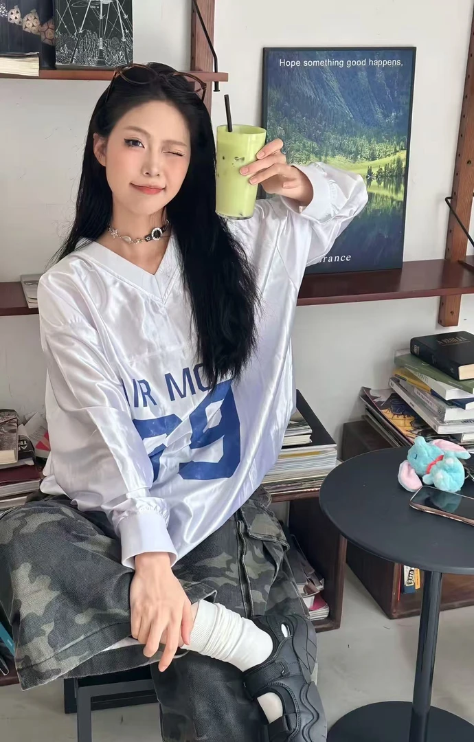 0306早秋美式复古辣妹运动风数字印花设计感小众百搭慵懒长袖上衣