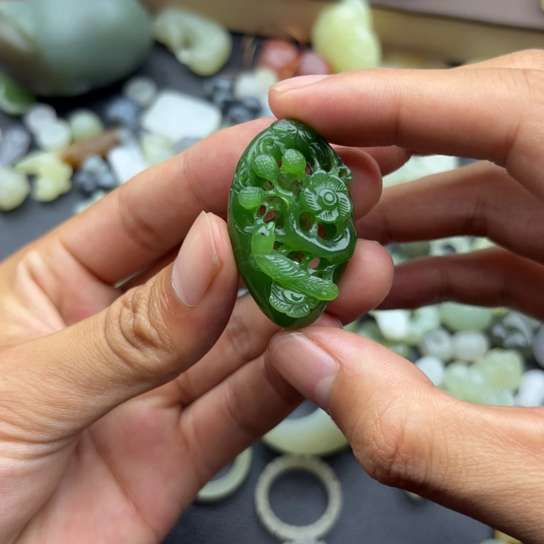 暖***阳和田玉未镶嵌颈饰