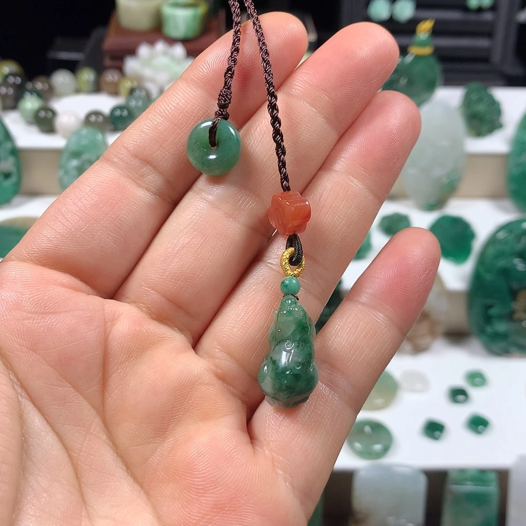 未镶嵌独山玉颈饰