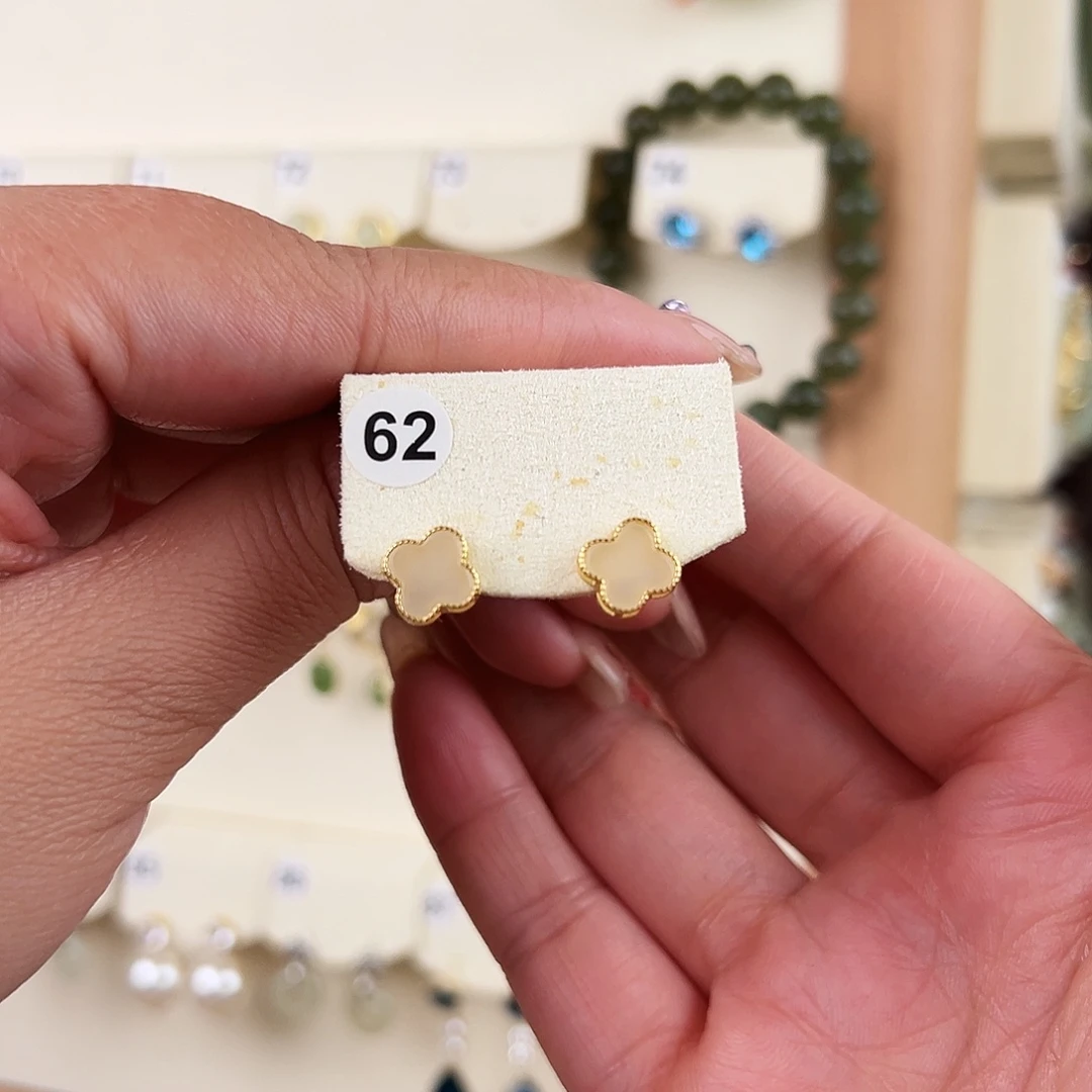 晴***和田玉未镶嵌颈饰