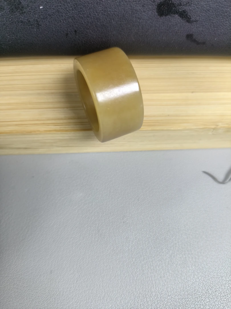 和田玉且末料的玉板指