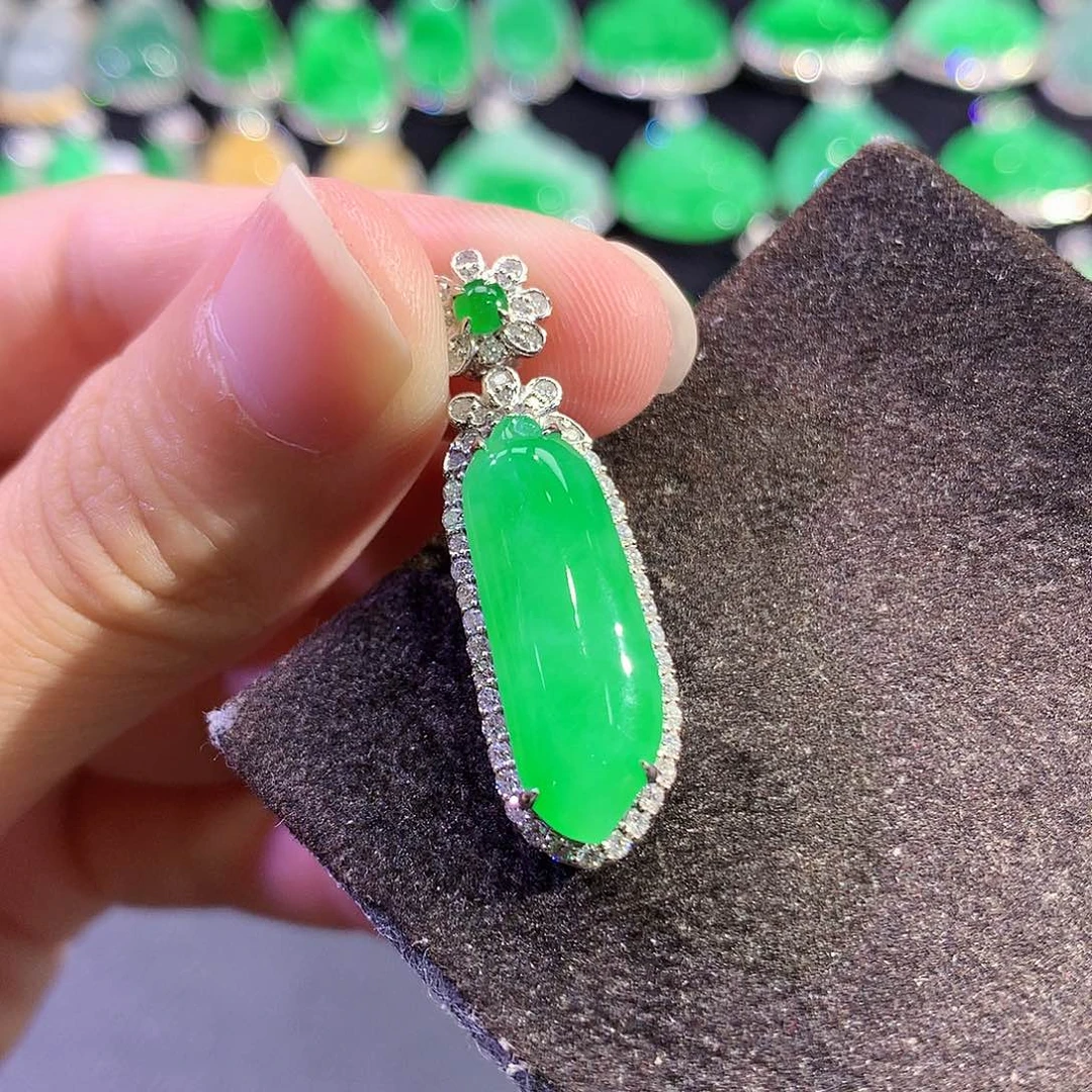 翡翠18K金镶嵌吊坠(赠链)