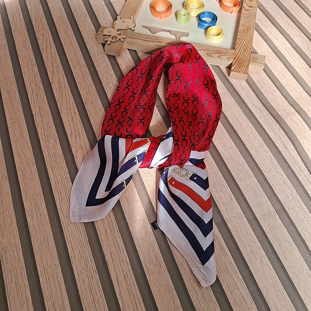 复古风红色马衔扣方丝巾柔软春款小丝巾